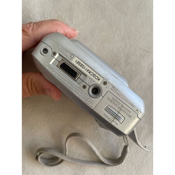 Kodak EasyShare CX7300 3.2 MP Digital Camera With Strap - Silver - Picture 4 of 5